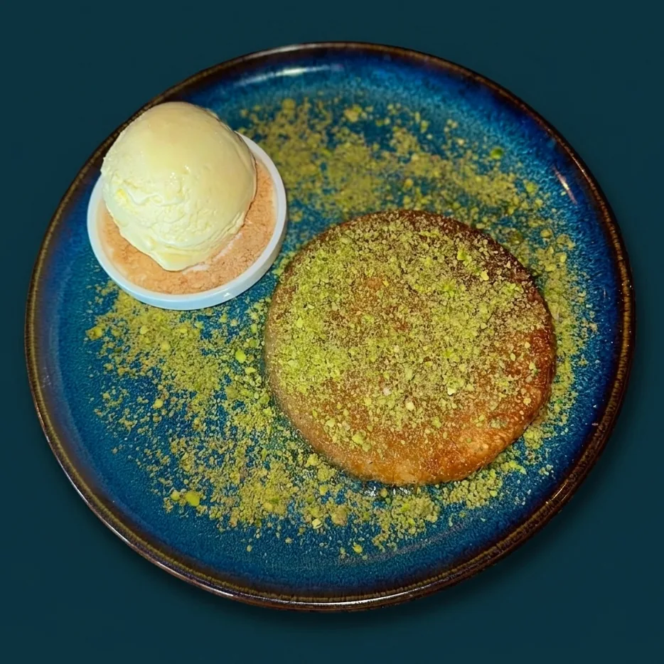 Kunafa z lodami — Leila Mezze & Lounge